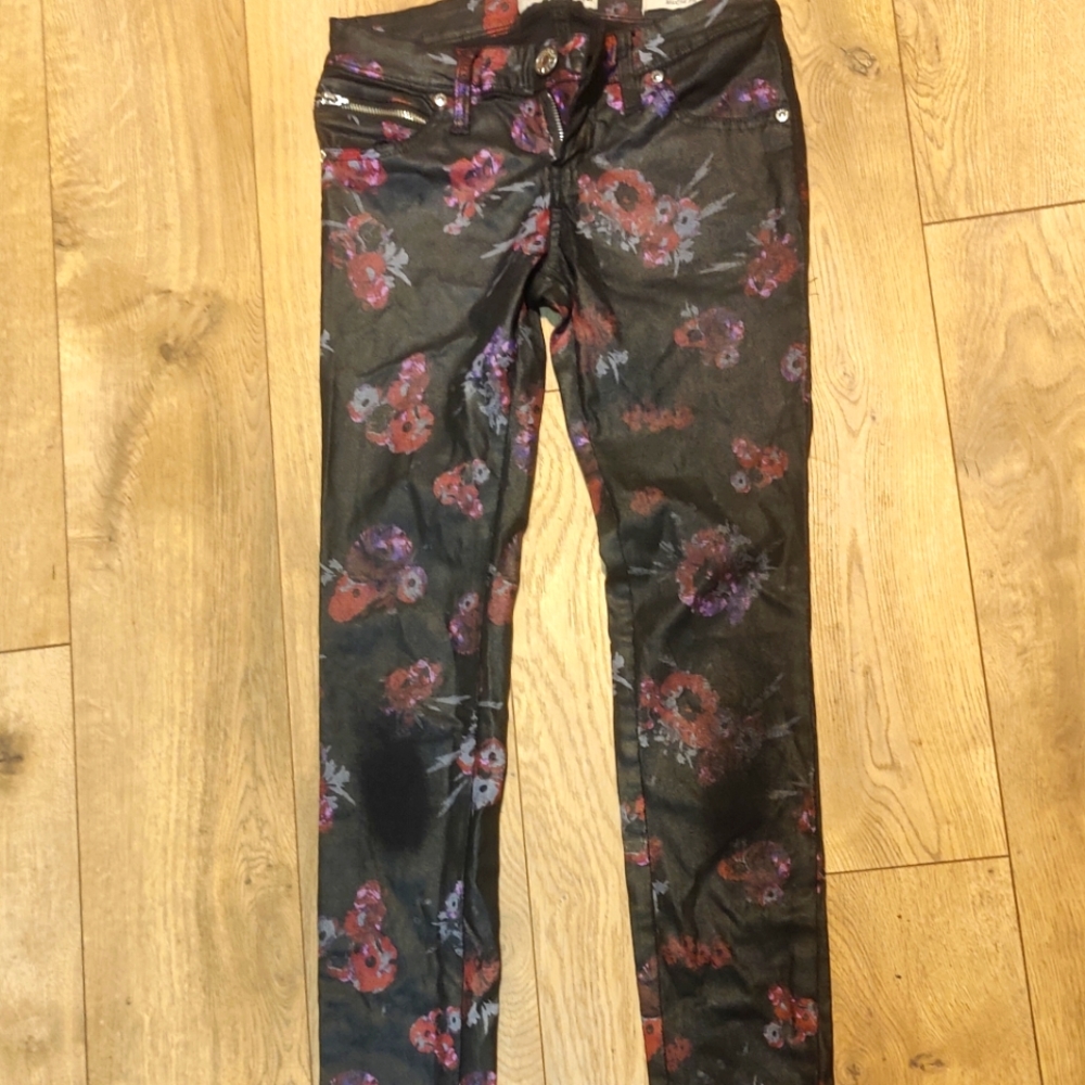 Stretchy skinny jeans
